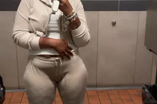 THICK && PRETTY 👑📲PRETTYNTHICKIE - Image 2