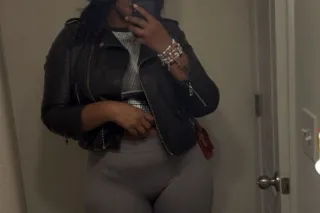 THICK && PRETTY 👑📲PRETTYNTHICKIE - Image 1