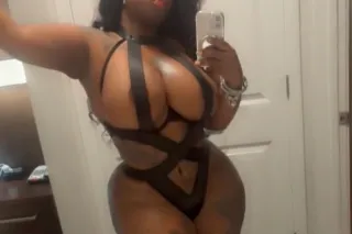 Classy but sassy sexy and sensual it's Miss Juicy - Image 3