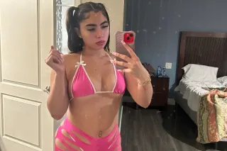 Sexy latina - Image 1
